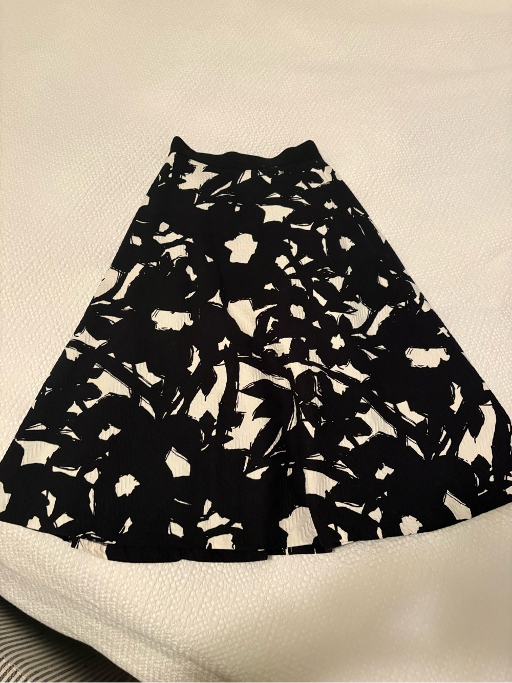 Banana Republic Black & White Abstract A-Line Skirt - Women